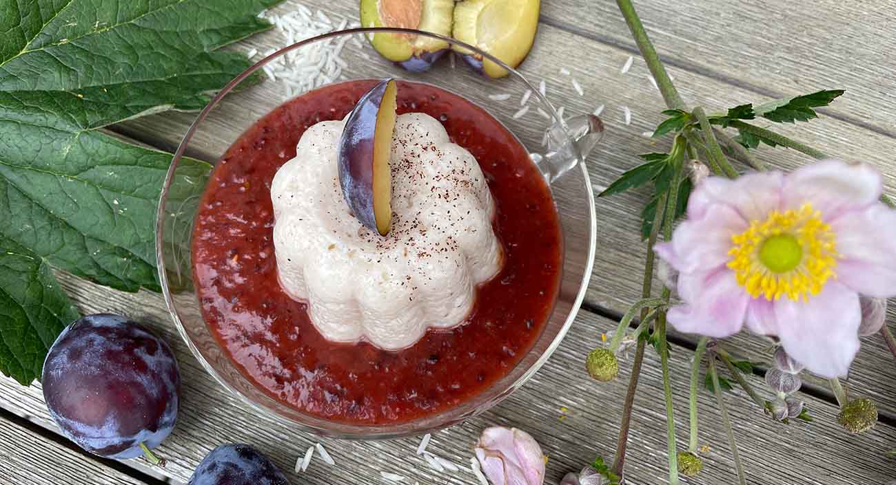 Recette ayurvédique : Pudding riz-coco au coulis de quetsches