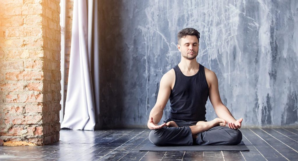 Mann der Yoga macht - ayurveda ist auch männlich blog